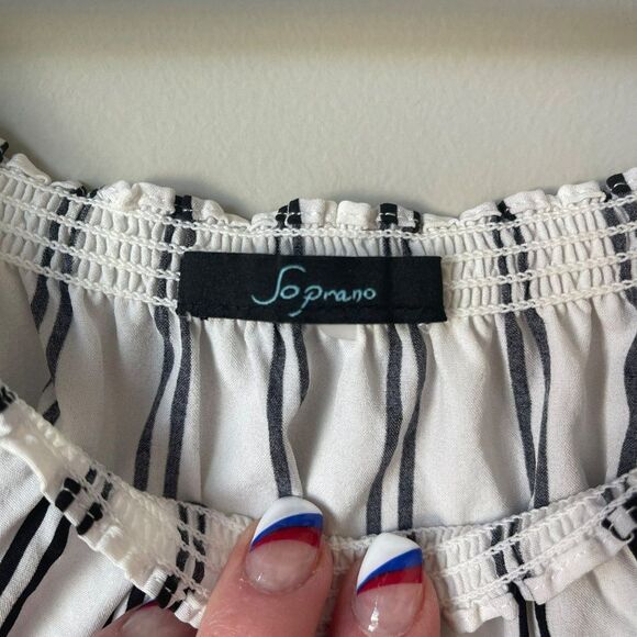 Soprano Quarter Length Sleeve Stripes Romper - Picture 9 of 9